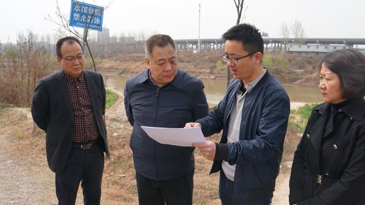 集團(tuán)領(lǐng)導(dǎo)金輝赴涇陽(yáng)產(chǎn)業(yè)基地就產(chǎn)業(yè)結(jié)構(gòu)調(diào)整、重點(diǎn)項(xiàng)目推進(jìn)等進(jìn)行工作調(diào)研
